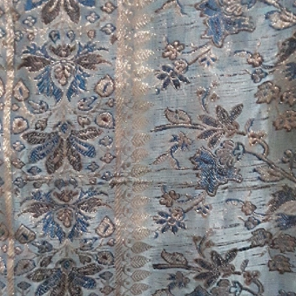 Chic Floral Pencil Skirt in Blue, Metallic Thread, Small, Vintage - Picture 5 of 8